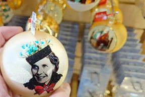 Временно закрылся магазин, в которой продавалась возмутившая пропагандистов елочная игрушка