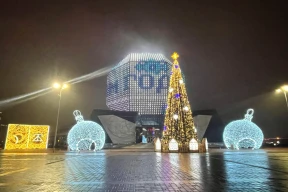 Як упрыгожаны Мінск да навагодніх святаў: нацыянальная бібліятэка і іншыя кропкі